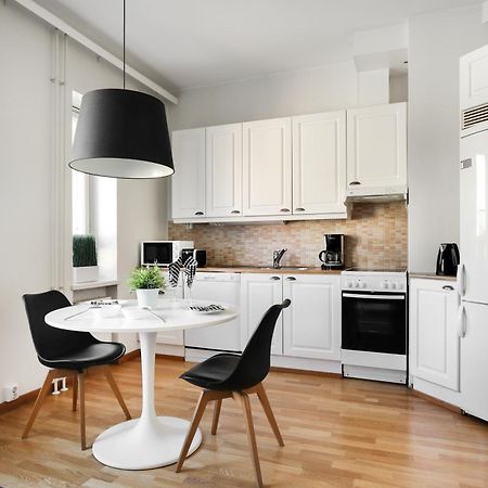 Kotimaailma Apartments Kamppi - 3Br In The Center With Key Code Helsinki Exterior photo