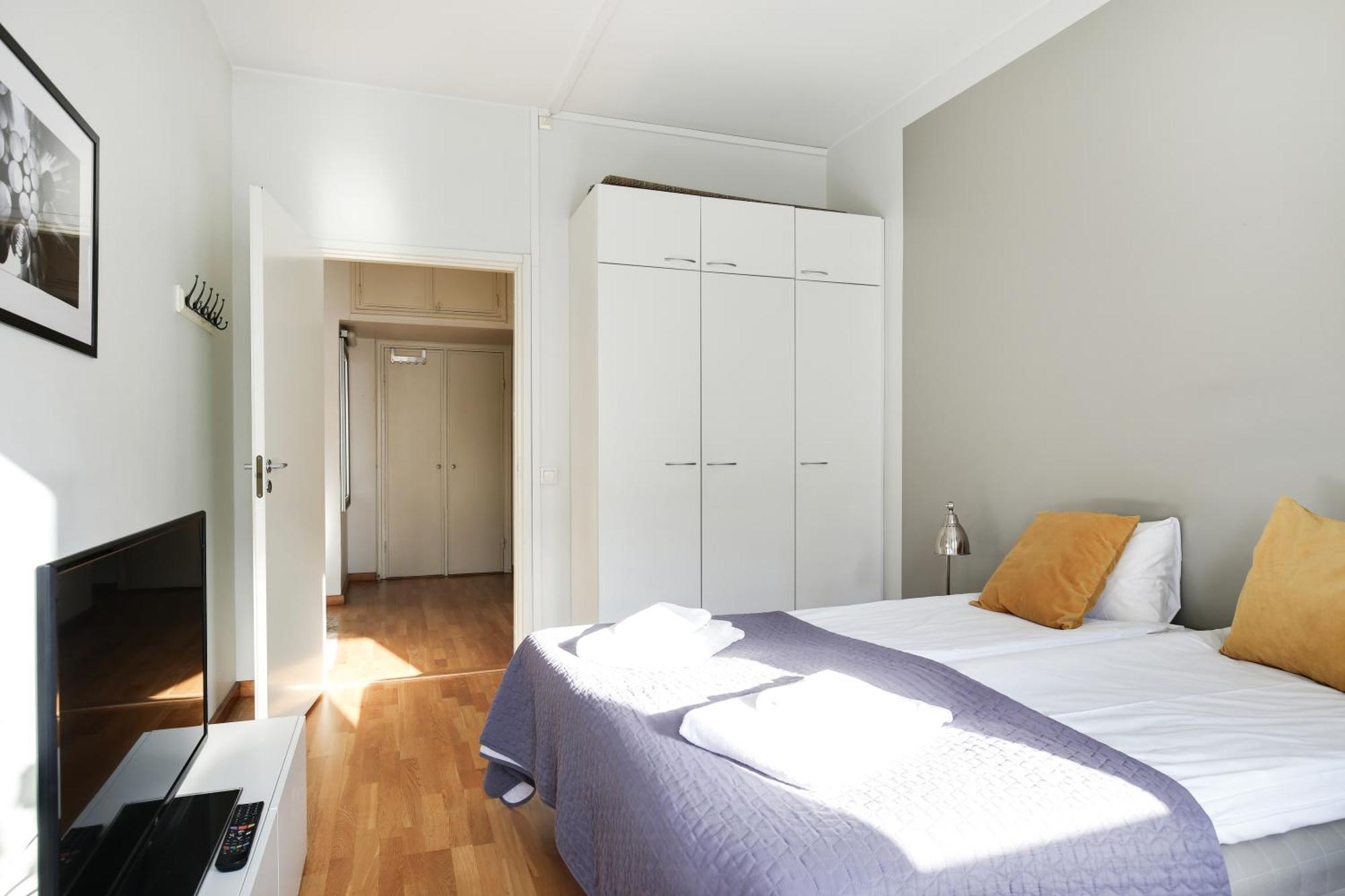 Kotimaailma Apartments Kamppi - 3Br In The Center With Key Code Helsinki Exterior photo